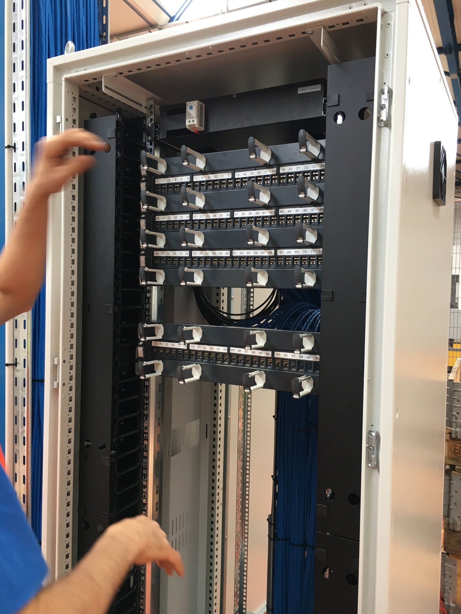 Mise en fonction d'armoire électrique