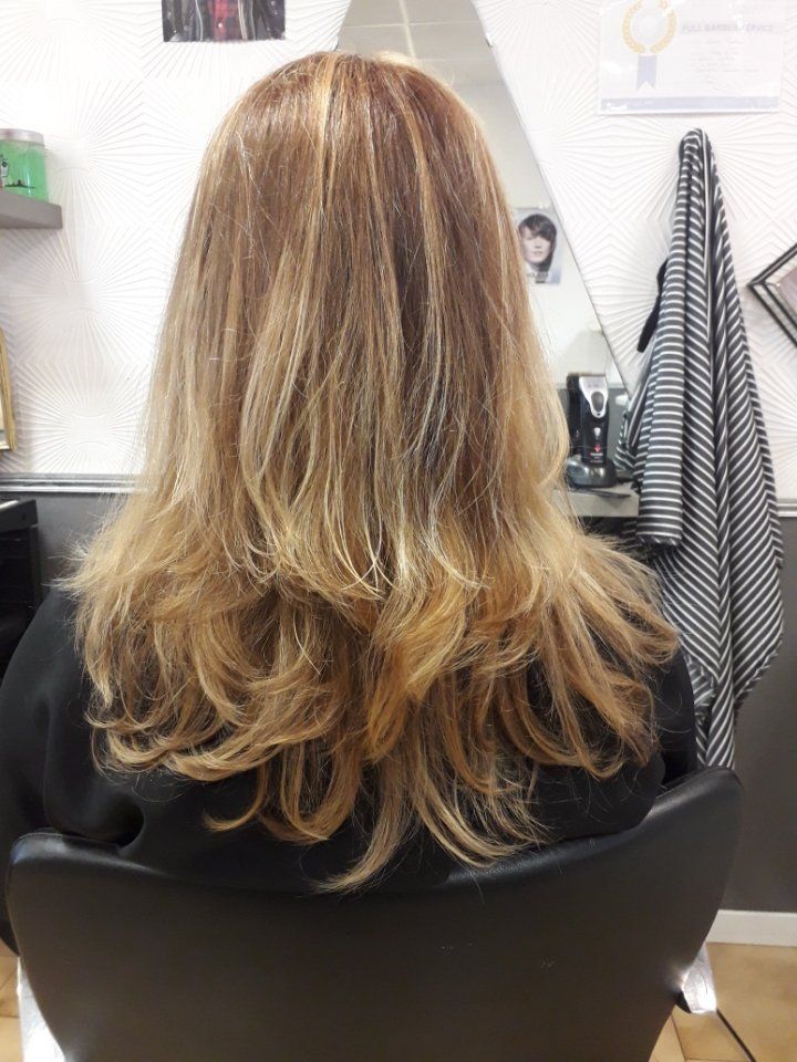 Coupe longue blonde femme