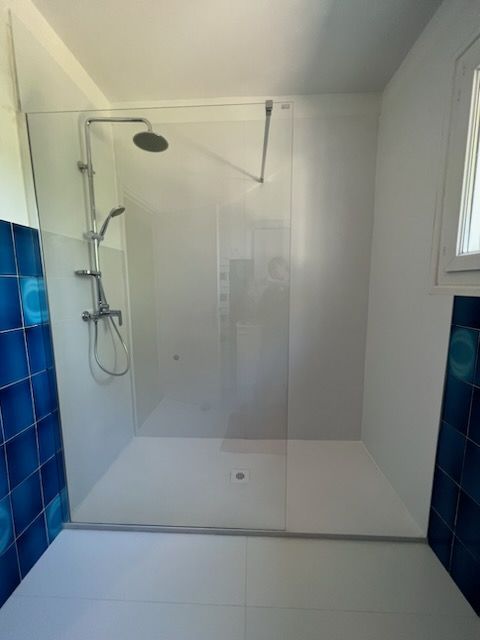 Installation d'une douche spacieuse