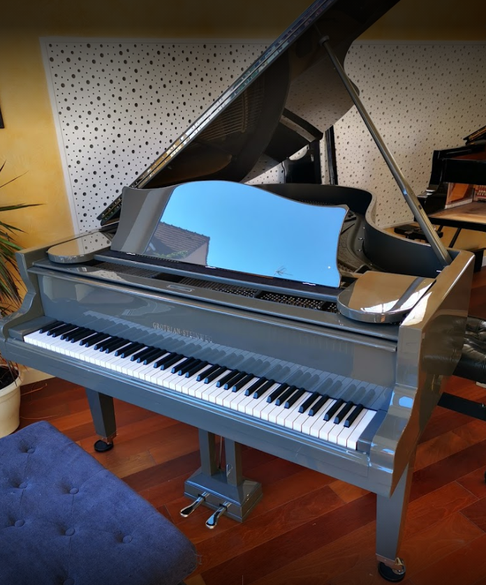 Piano gris