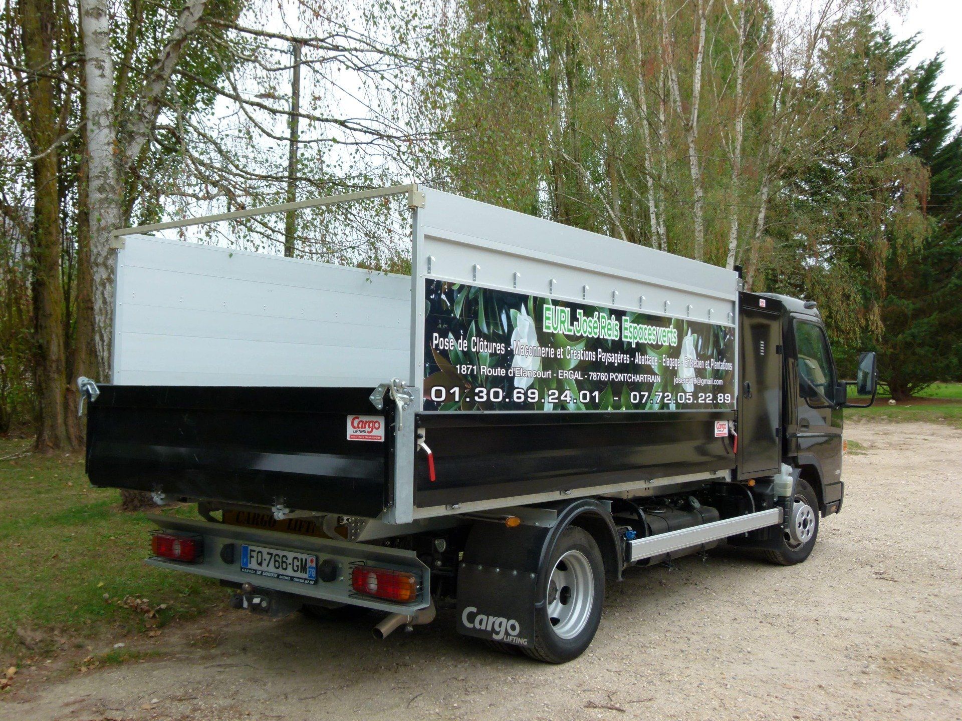 Pose de portail gris