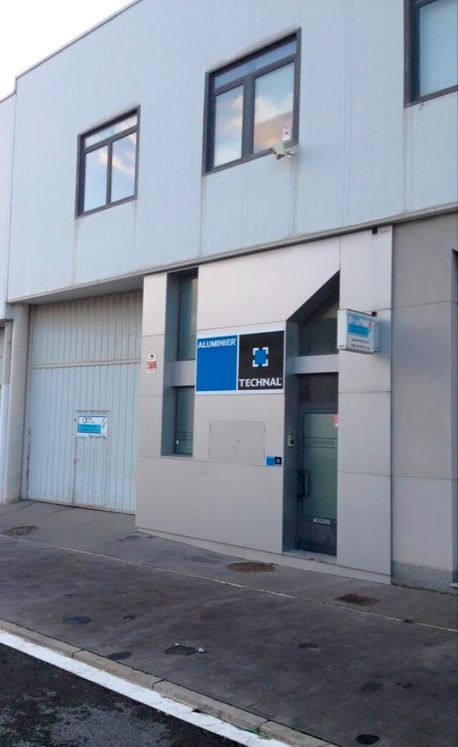 A.M. Carpintería de Aluminio puertas y trabajos en aluminio