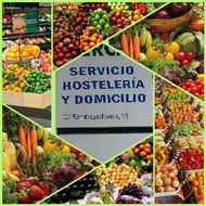 Collage: Frutas y verduras rodean un cartel de “Servicio de Hostelería y Domicilio” en la calle Embajadores.