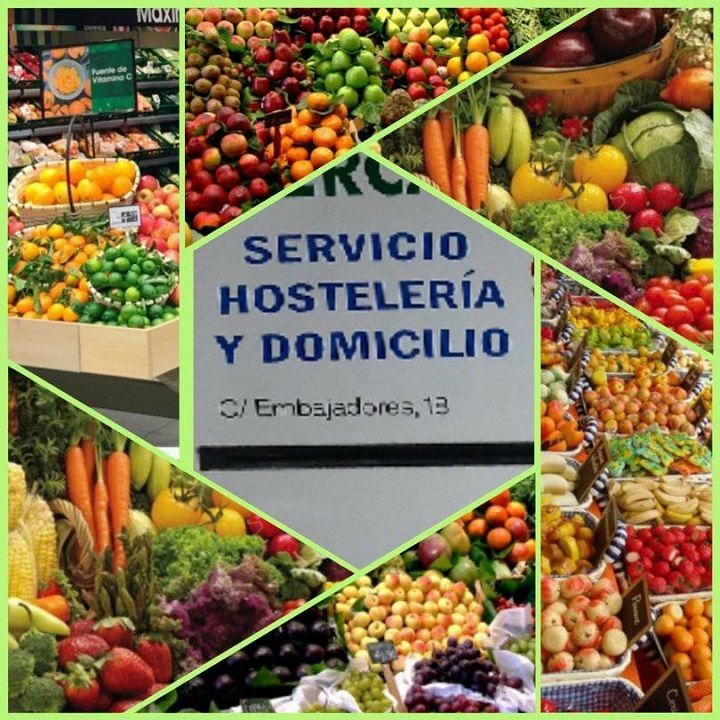 Collage: Frutas y verduras rodean un cartel de “Servicio de Hostelería y Domicilio” en la calle Embajadores.