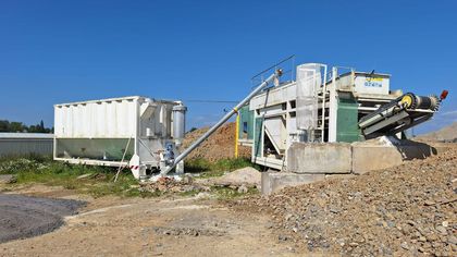 Machine de traitement des matériaux inertes