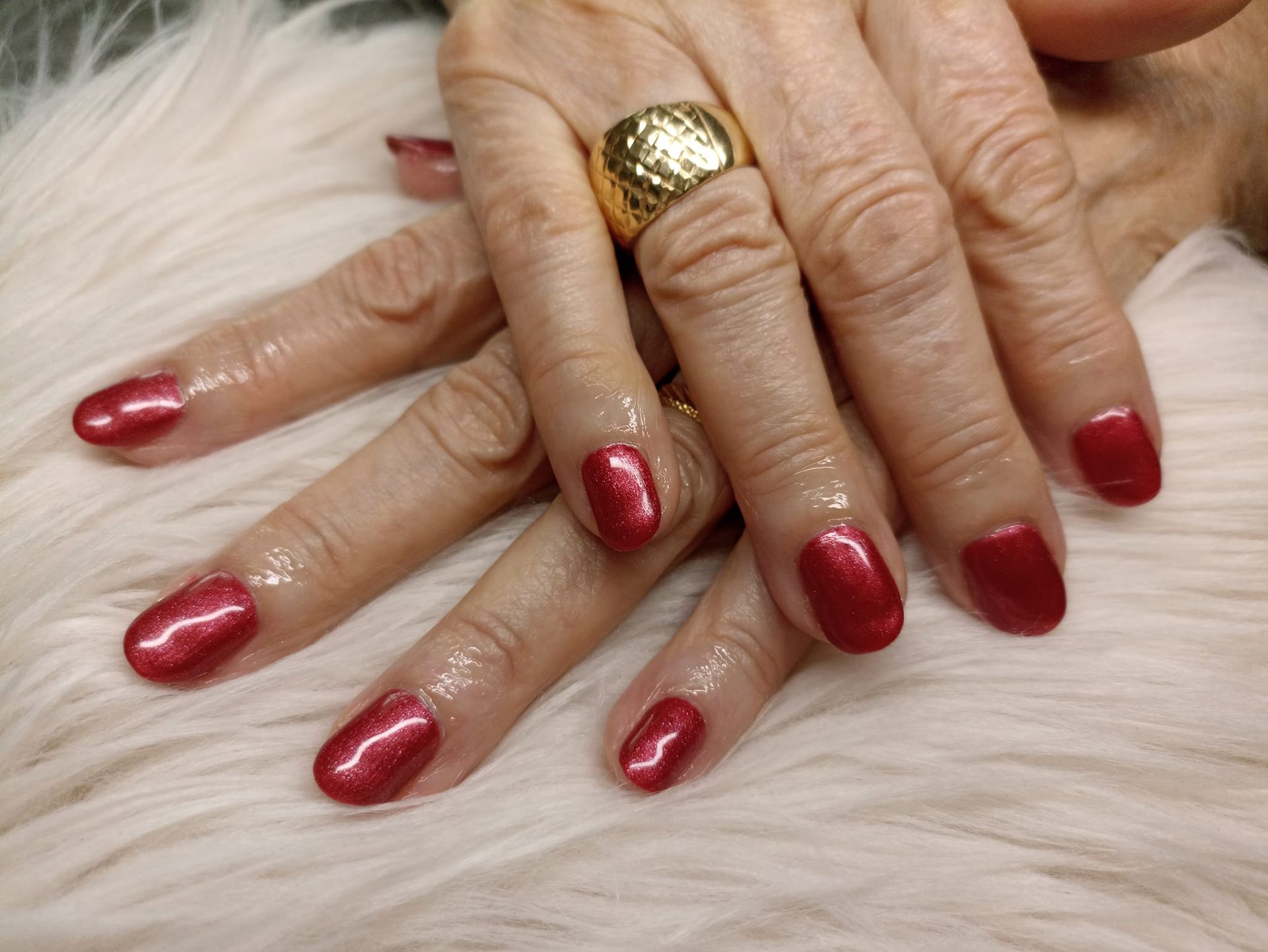 Ongles rouges à paillettes