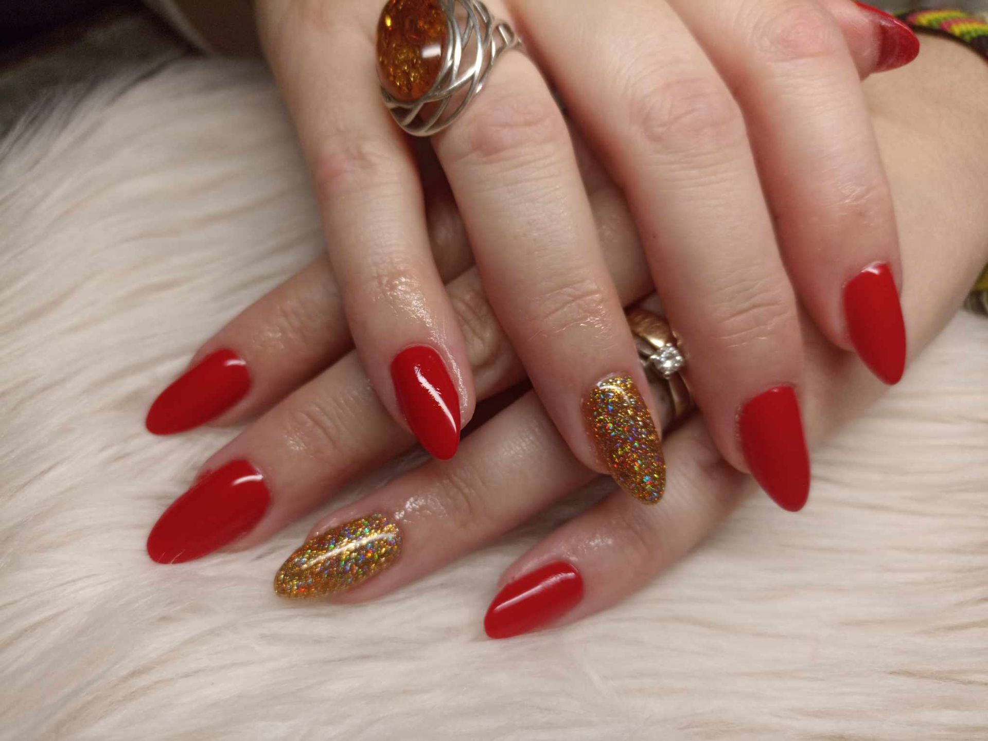 Ongles rouges et or