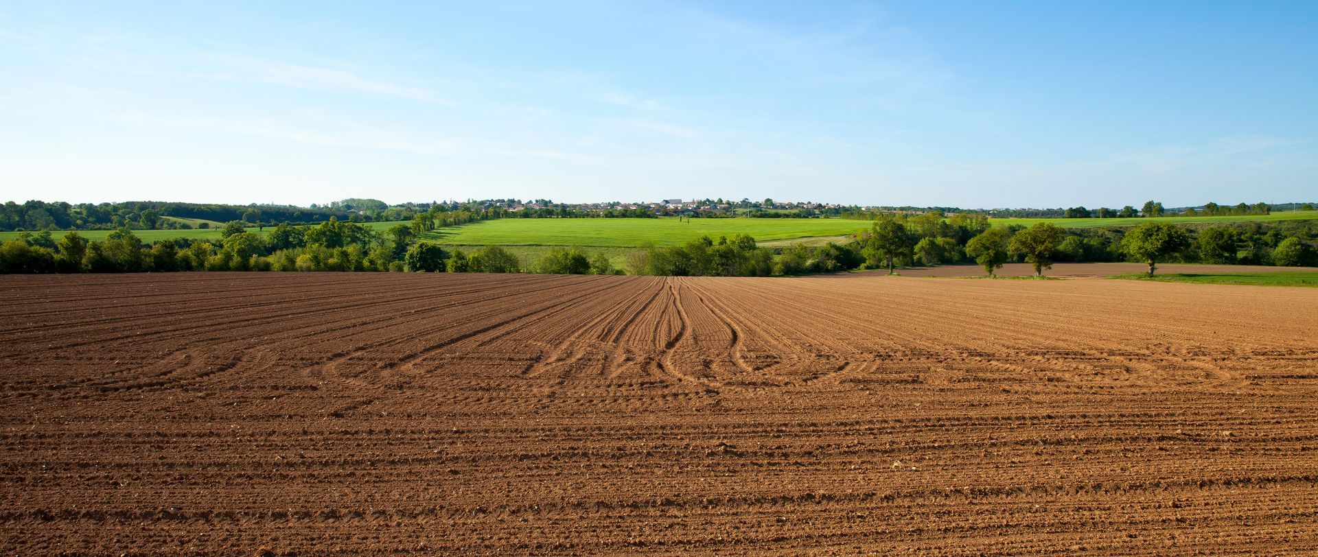 Panorama d'une parcelle de terrain agricole