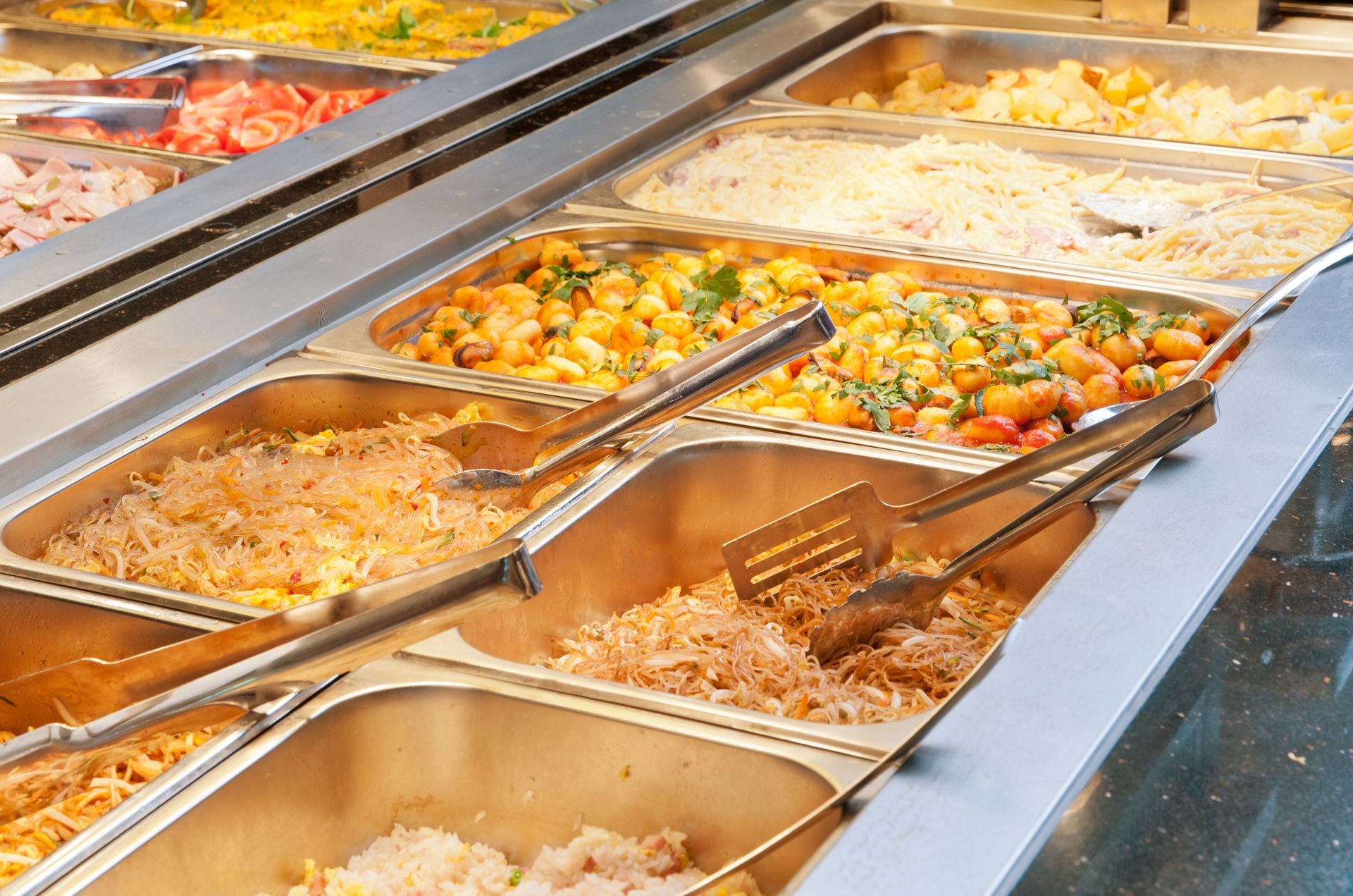 Buffet de plats chauds.