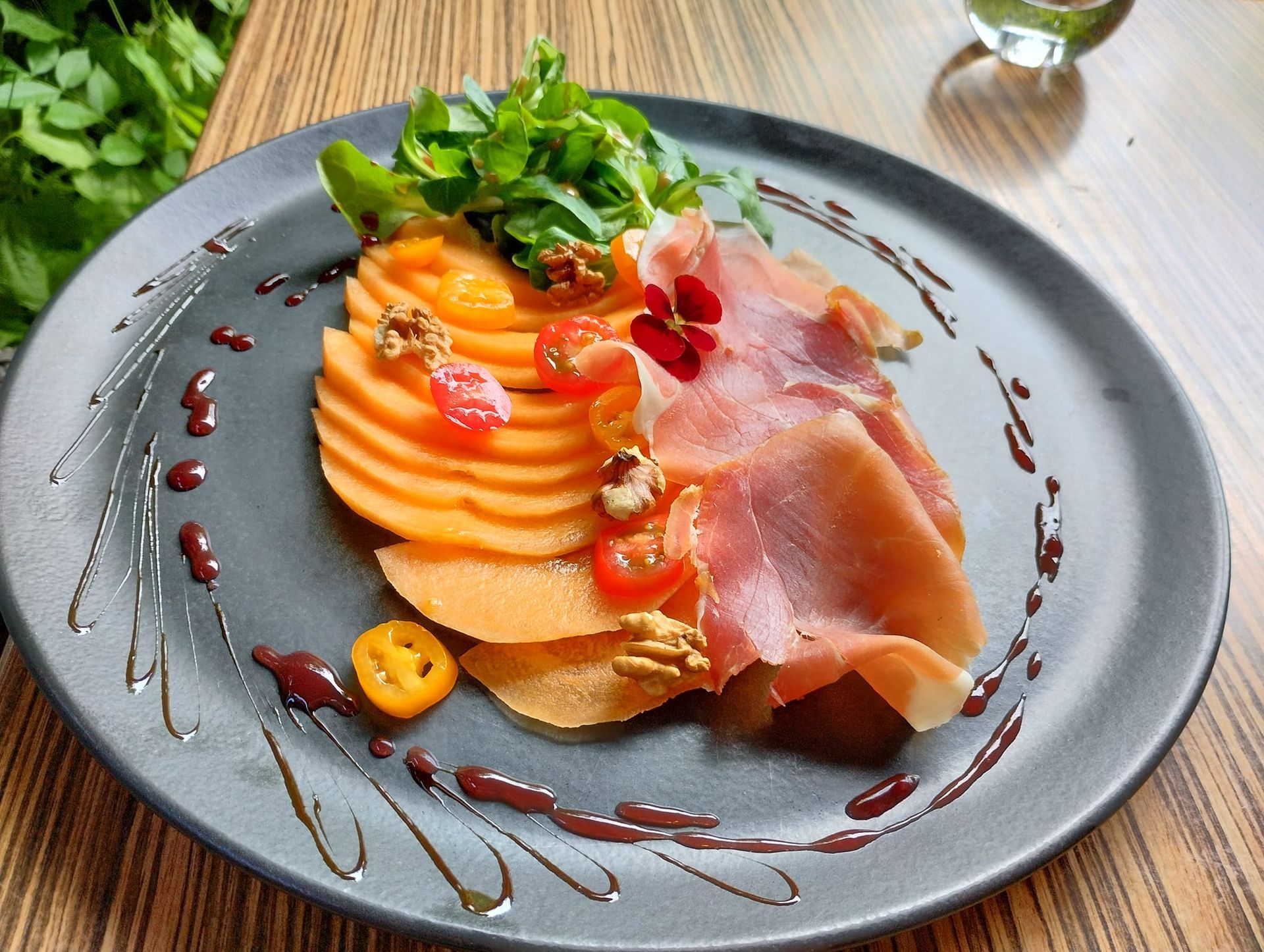 Plat entrée melon et jambon 