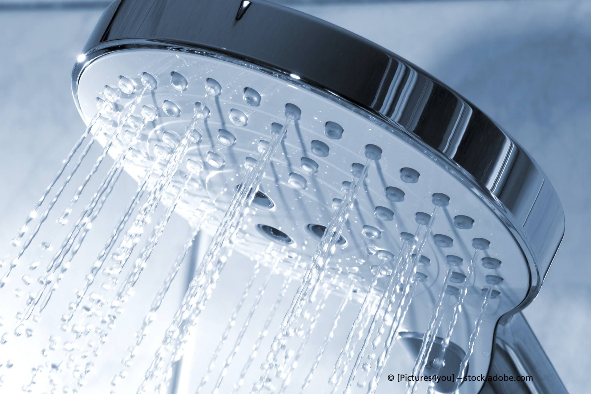 In diesem Raum gibt es viele Rohre.  Carsten Götte GmbH