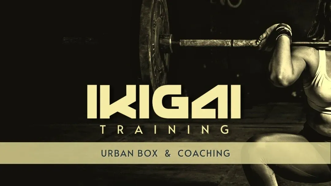 Logotipo de IKIGAI Training con un boxeador vendándose las manos a la derecha