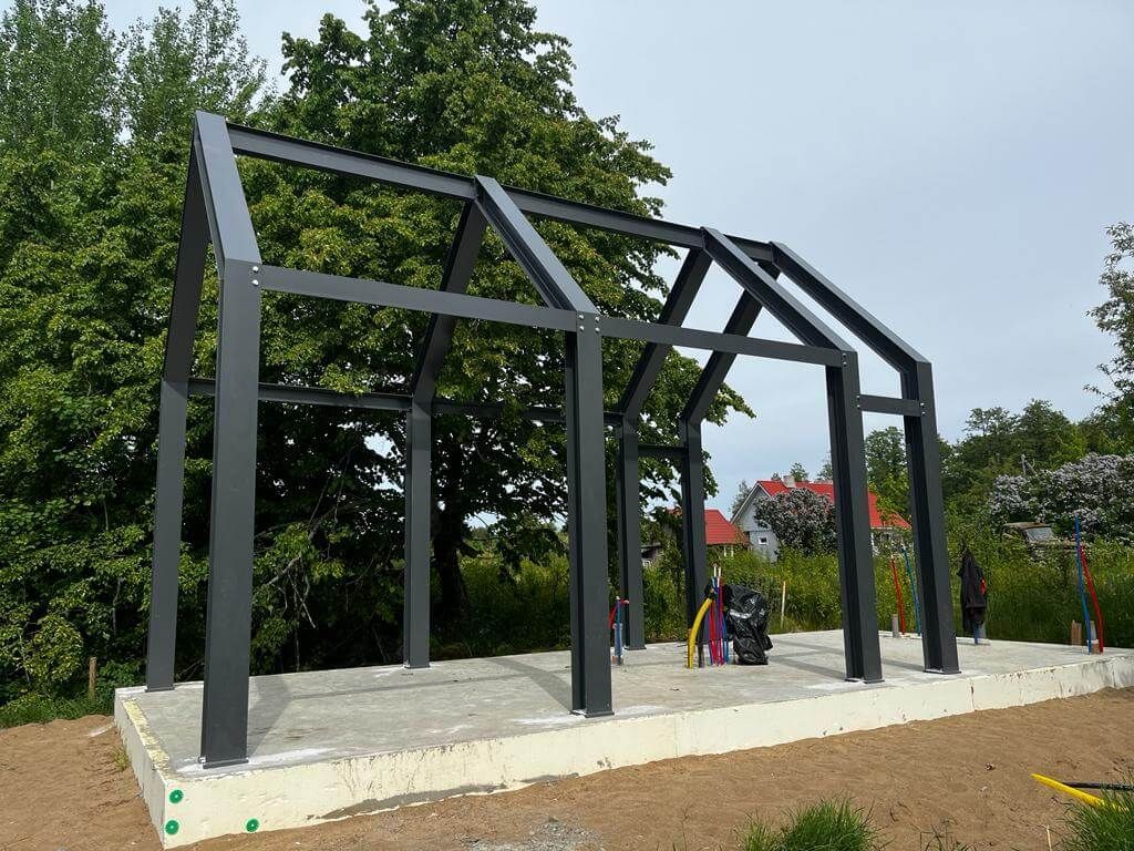 Metallinen terassin runko ja puutyöt Pirkanmaa.