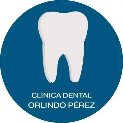Logo azul de clínica dental con un diente blanco y el texto “CLÍNICA DENTAL ORLINDO PÉREZ”.
