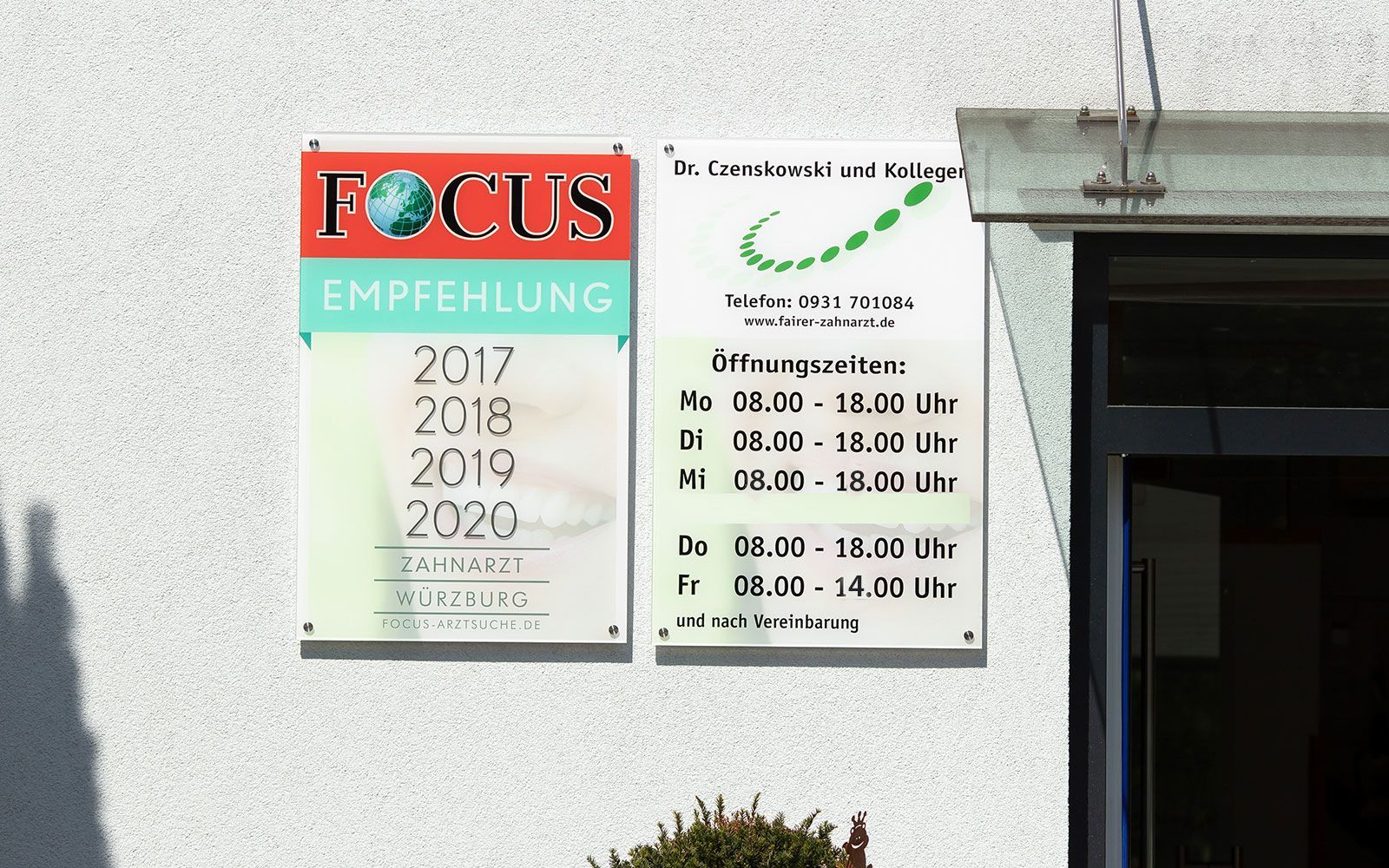 Ein Schild an der Seite eines Gebäudes mit der Aufschrift „Focus“