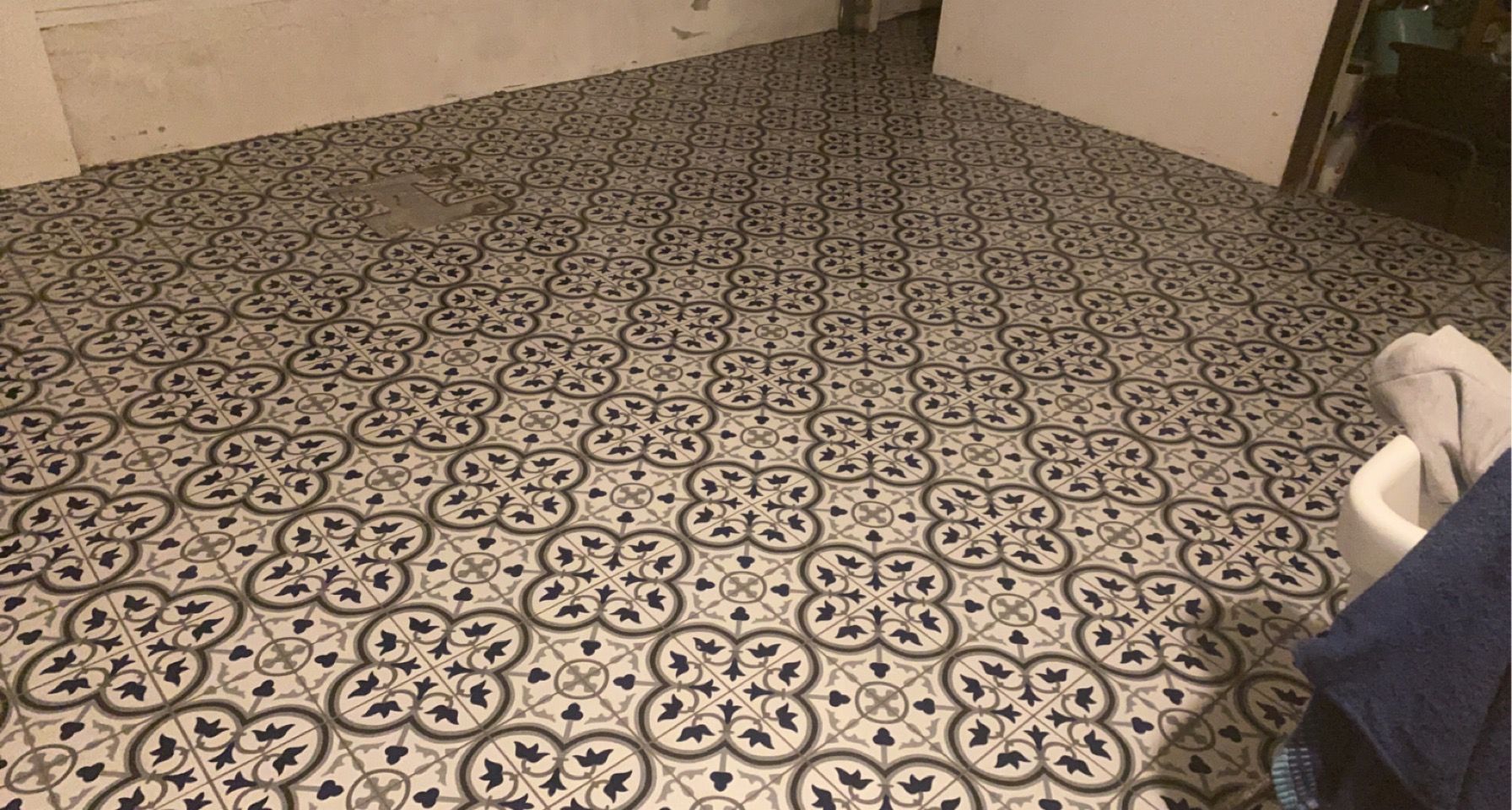 Carrelage mosaïque sur le sol