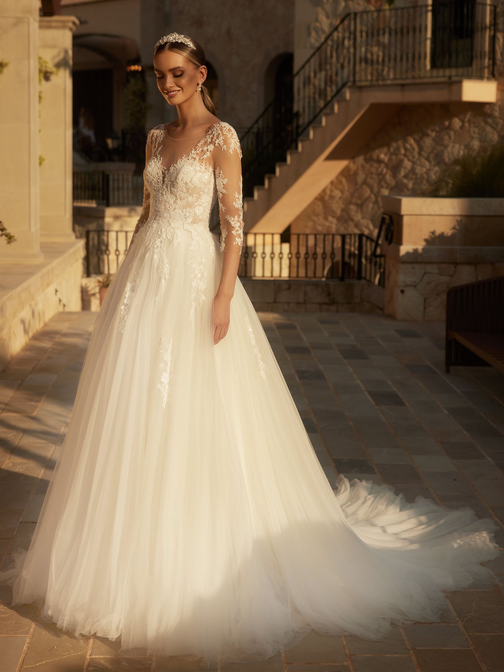 robe de mariée Carnelian de Bianco Evento en dentelle et tulle 