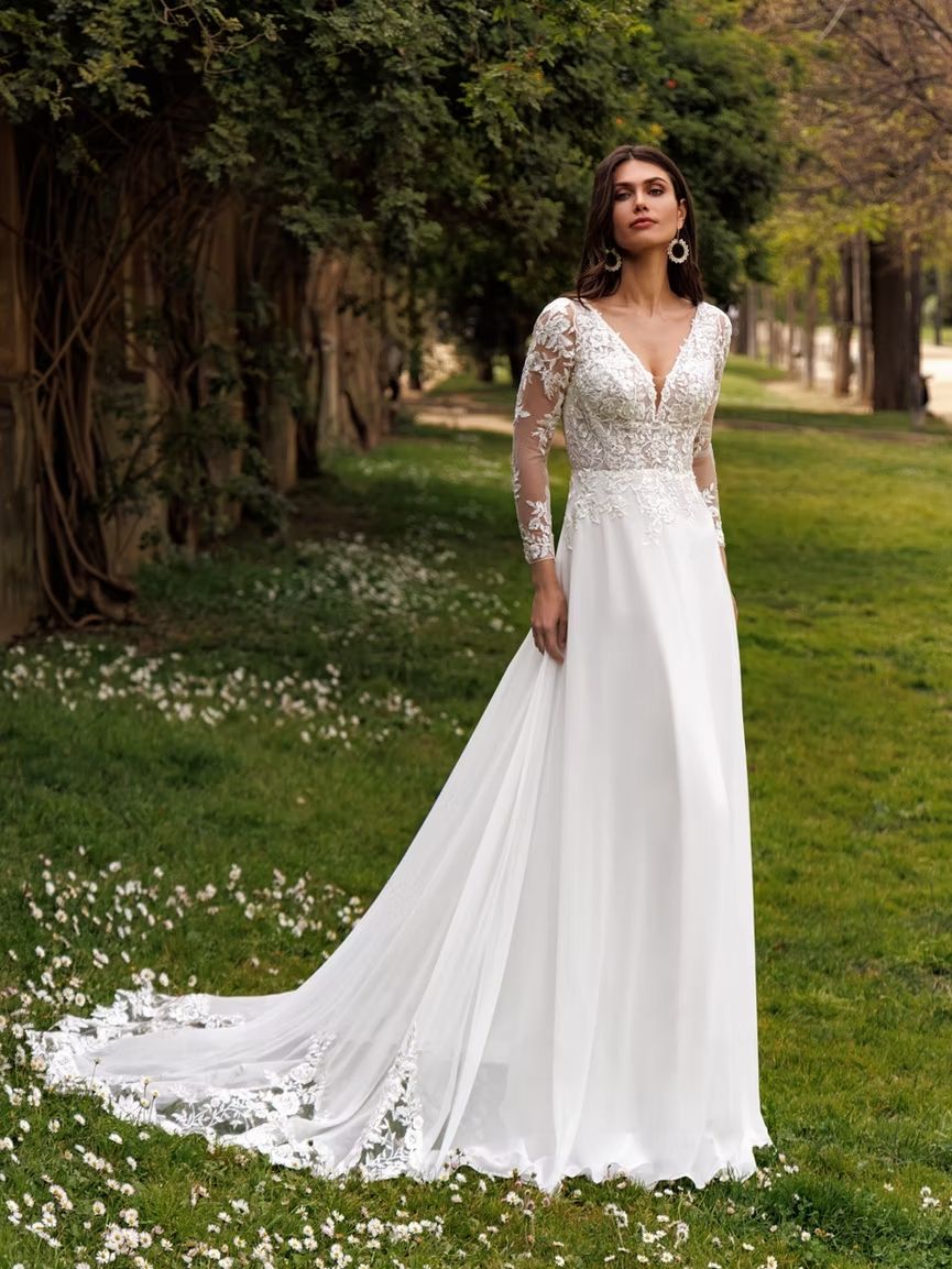 Robe de mariee Ellebeline boheme chic en dentelle et mousseline