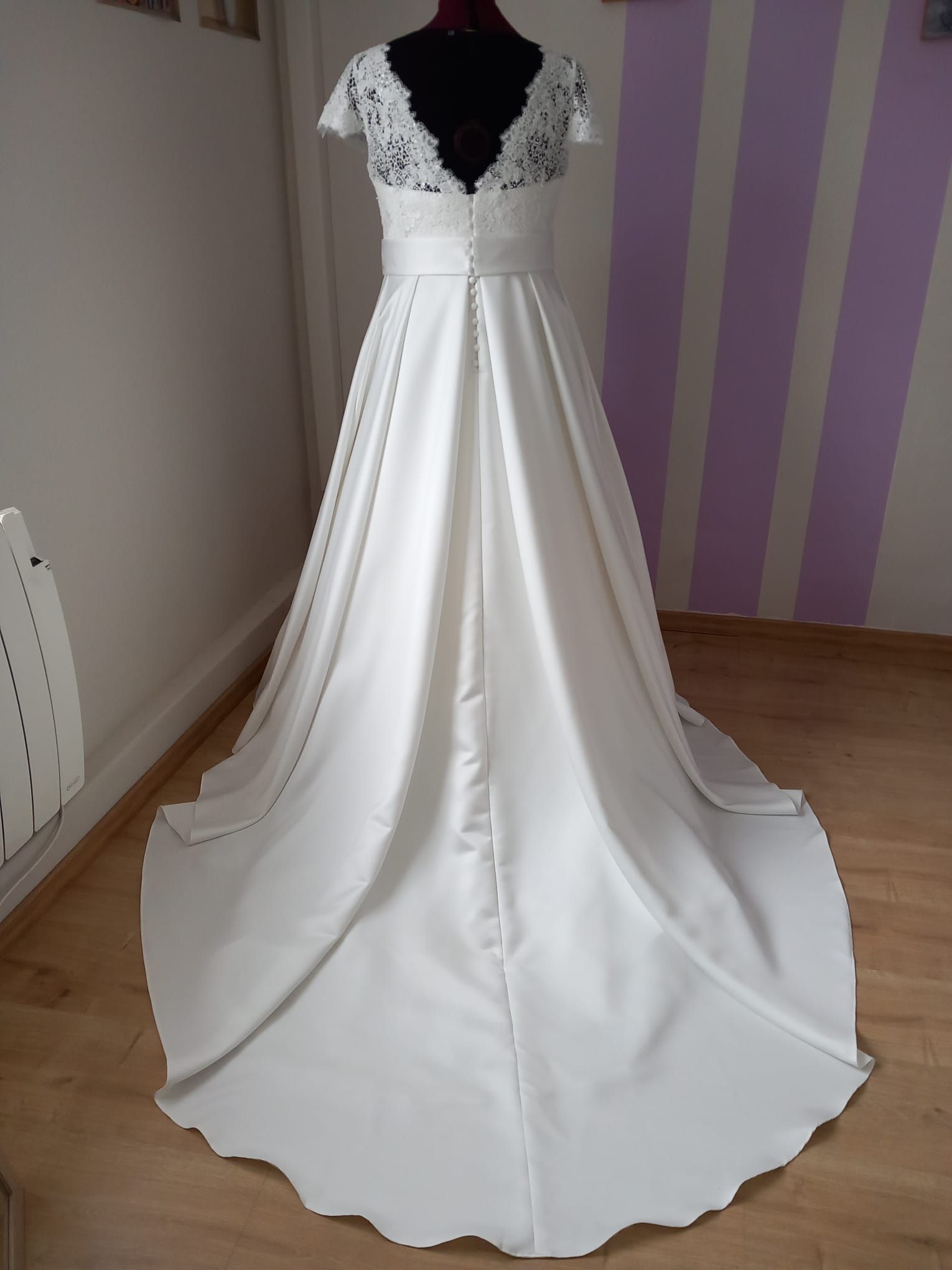 Robe de mariée princesse dentelle jupe à plis en satin -Atelier Normandie Mariage près d'Alençon