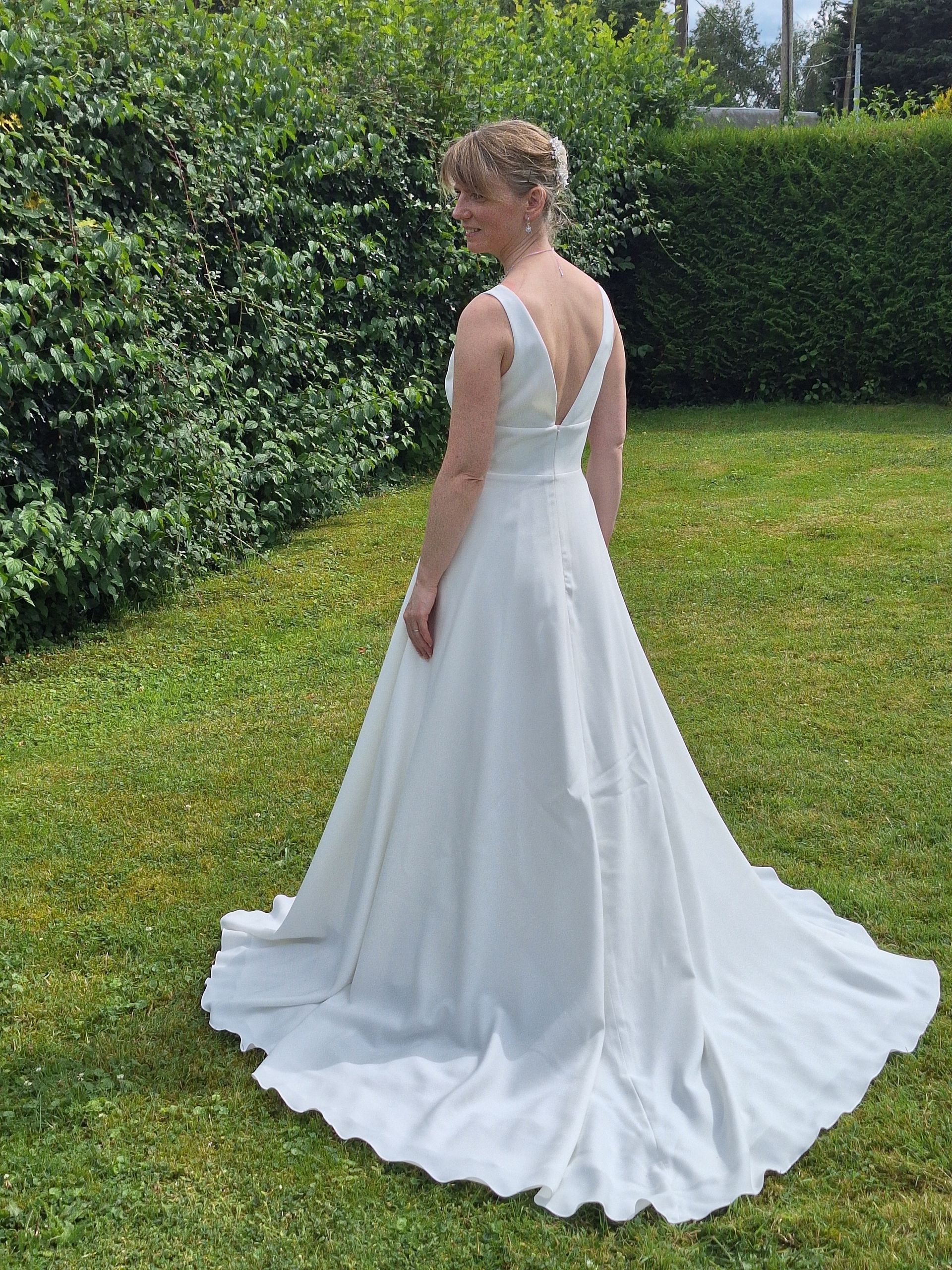 robe de mariée simple et chic en crêpe by Normandie Mariage dans l'Orne