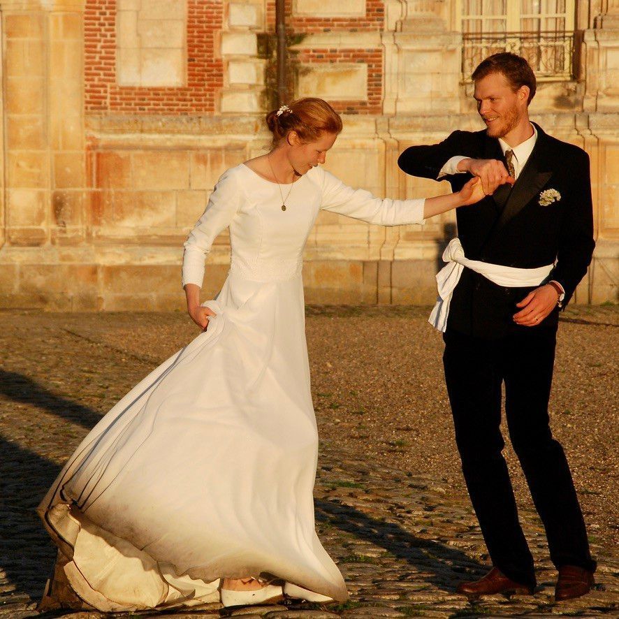 Robe de mariée épurée sur mesure – Atelier Normandie Mariage près de Bernay