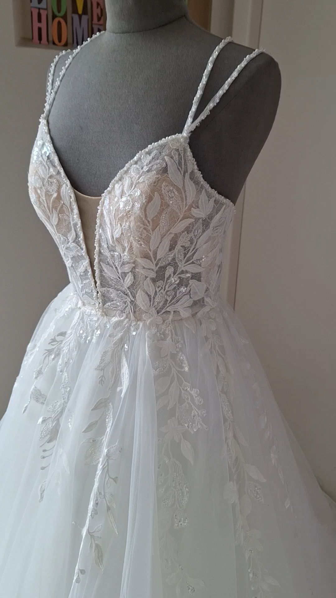 robe de mariee princesse dentelle bretelles fines près d'Alençon et Argentan 