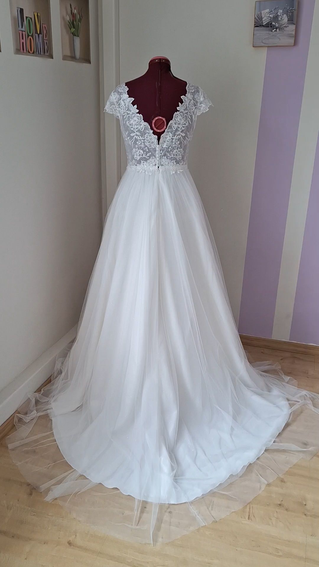 Robe de mariée romantique dos en V en dentelle jupe en tulle pailleté de Bianco Evento 