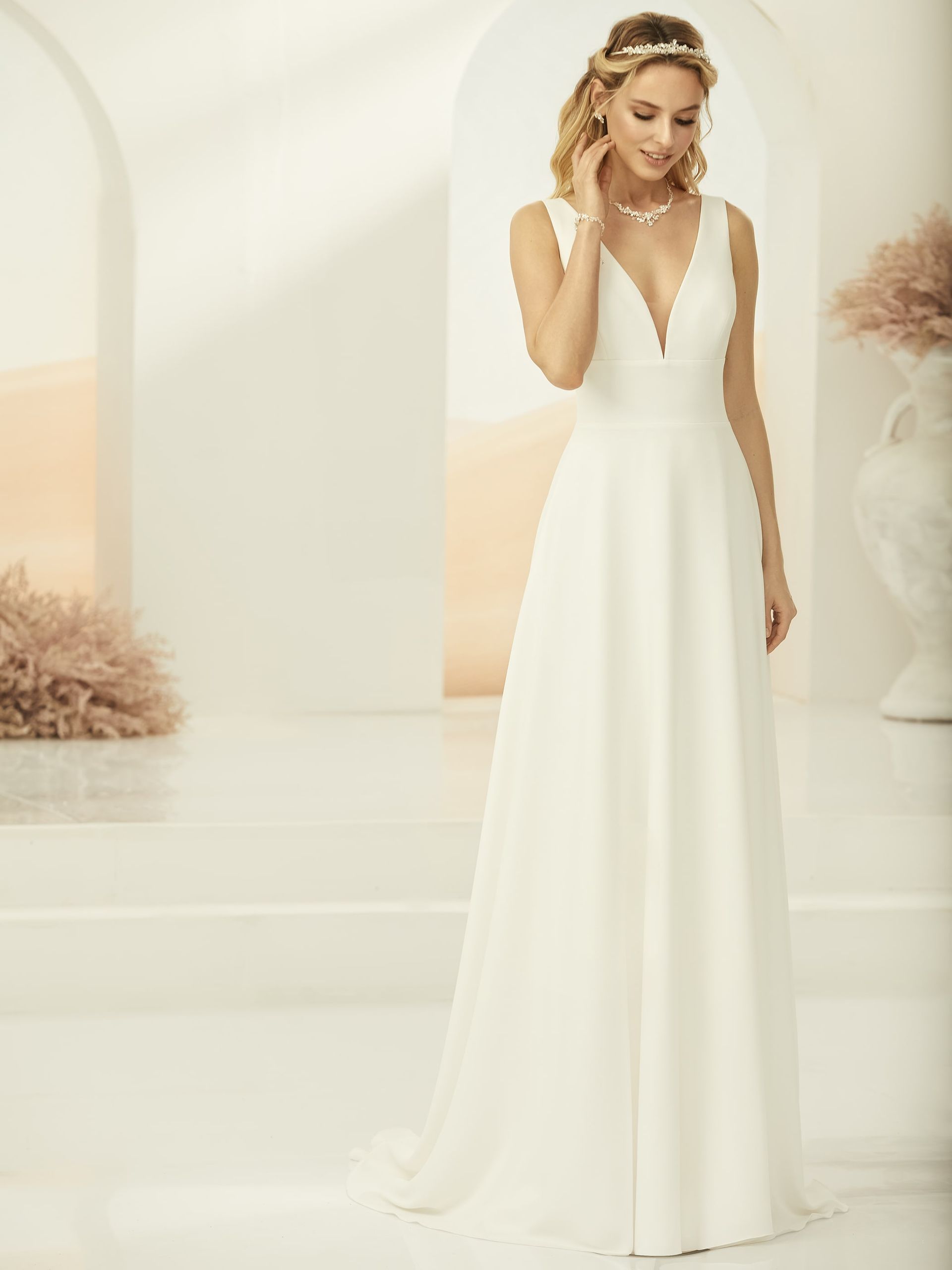Robe de mariée Anastasia de Bianco Evento en crêpe
