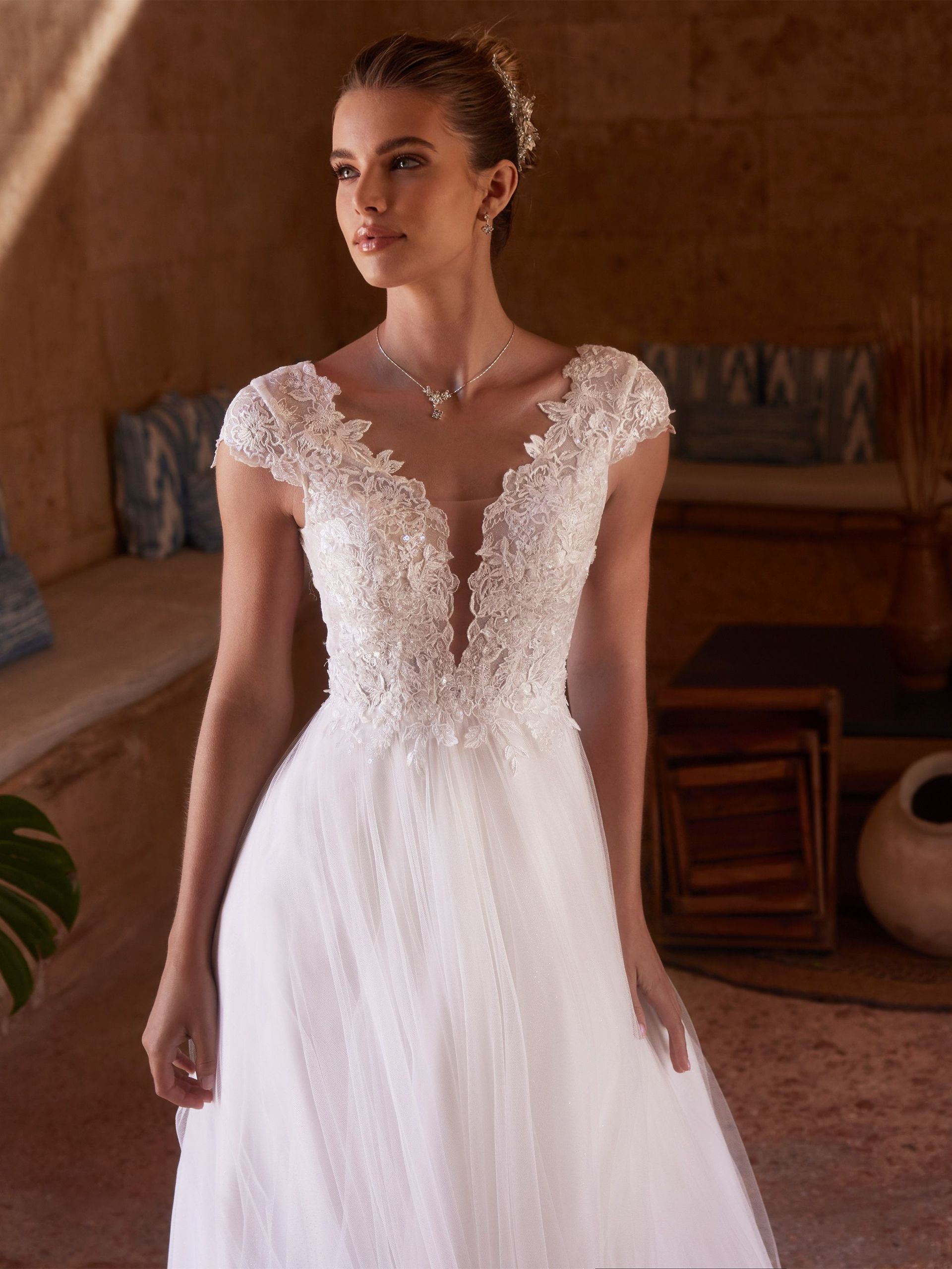 robe de mariée Uriel de Bianco Evento en dentelle brillante et tulle 