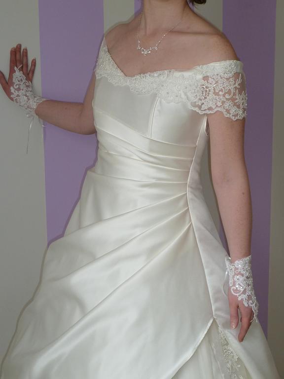 Robe satin épaules tombantes