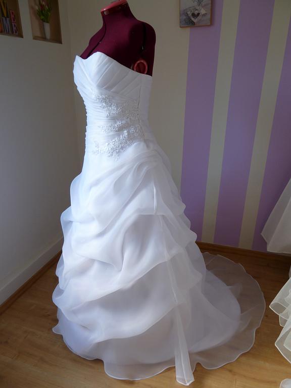 Robe en organza avec corsage drapé