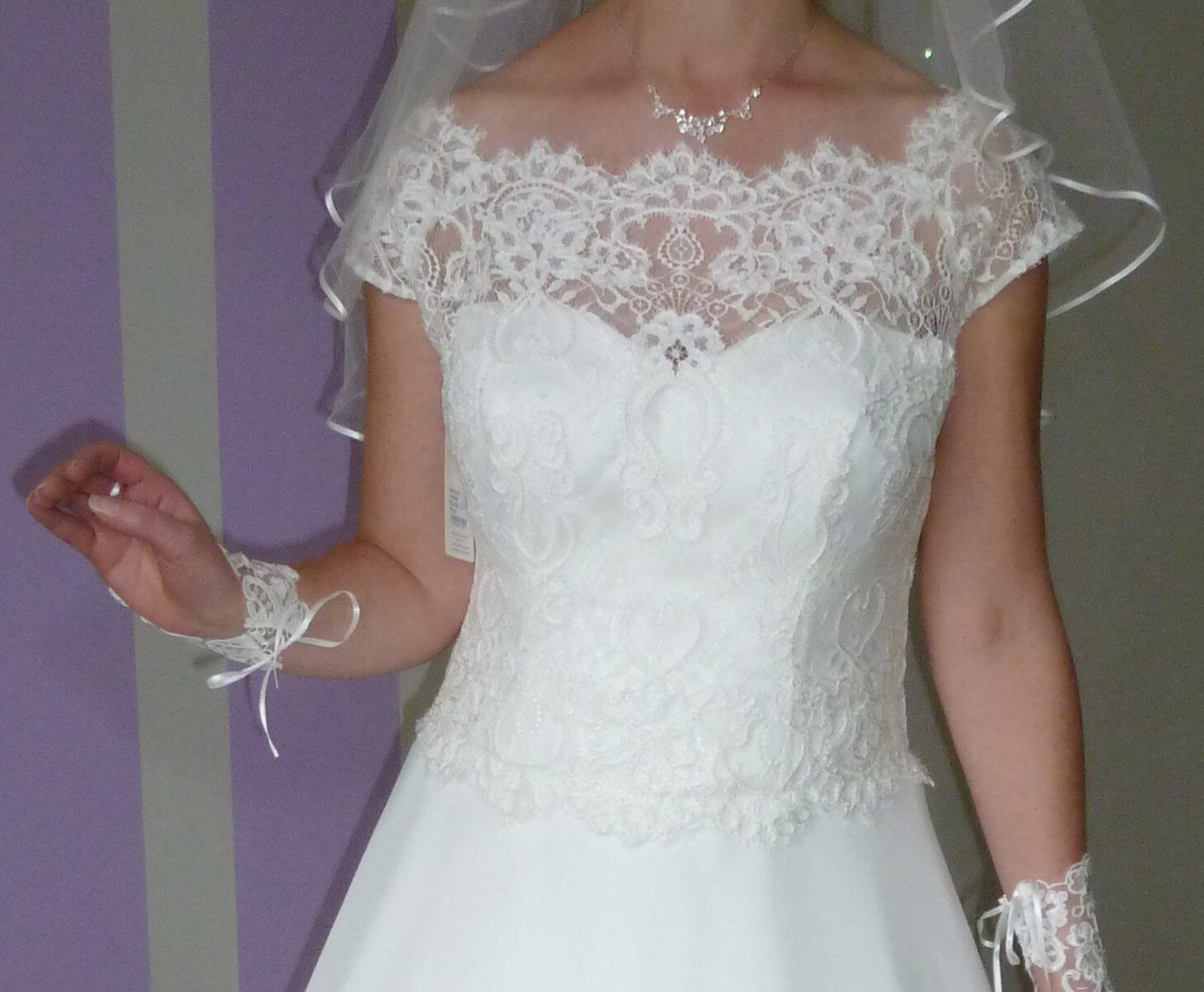 Décolleté dentelle épaules tombantes