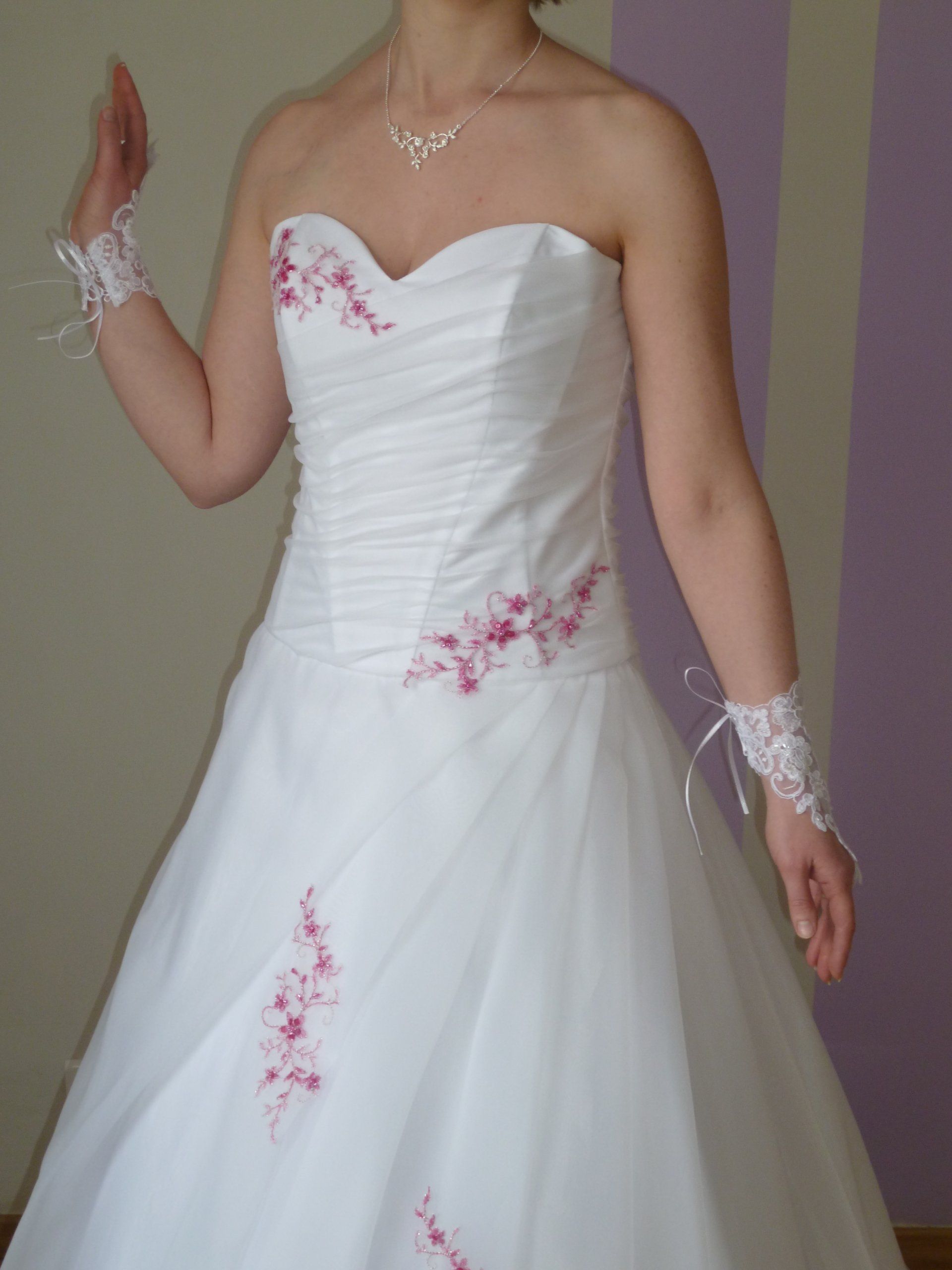 Robe motifs fuchsia corsage drapé