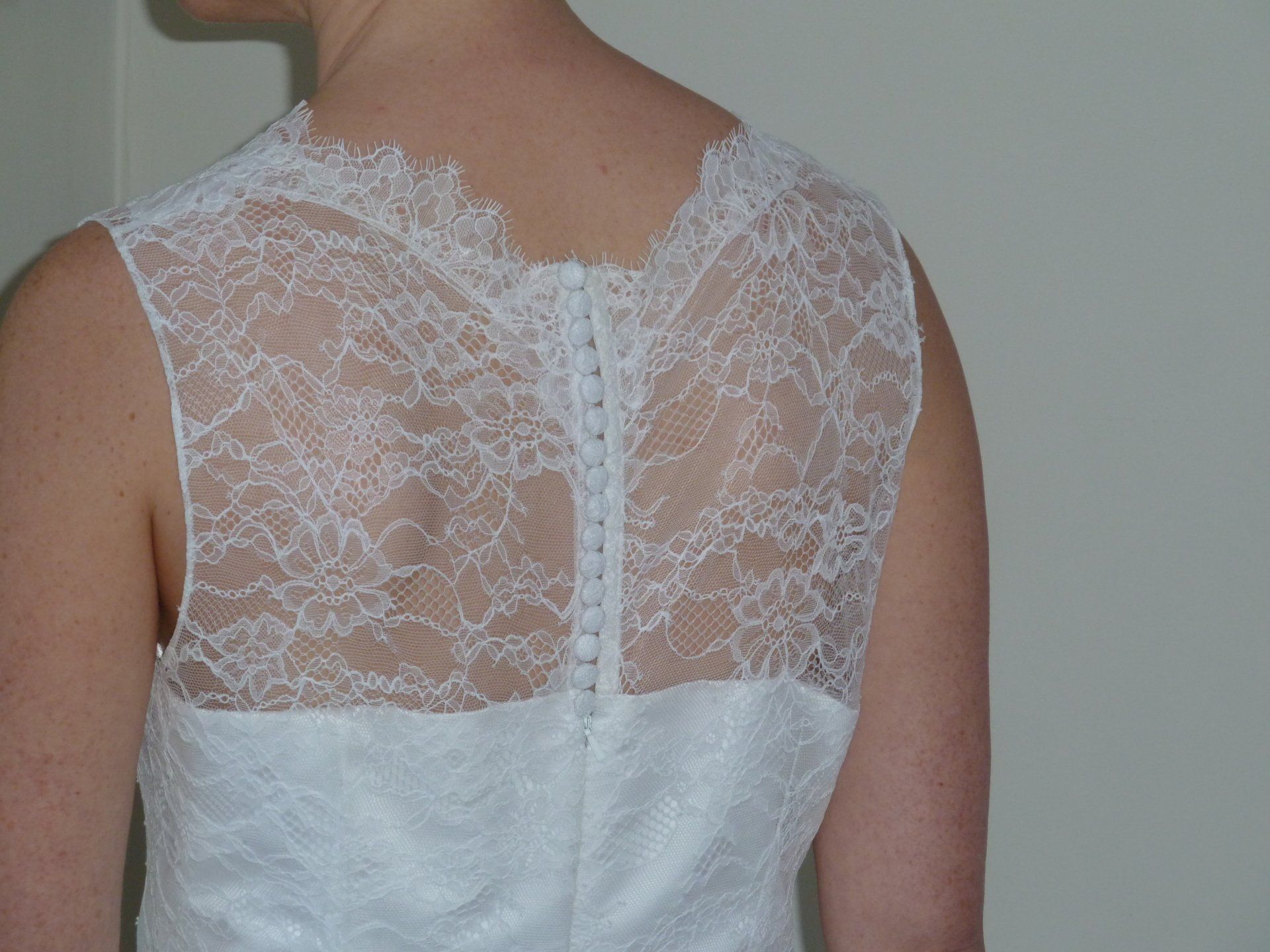 Dos du corsage en dentelle