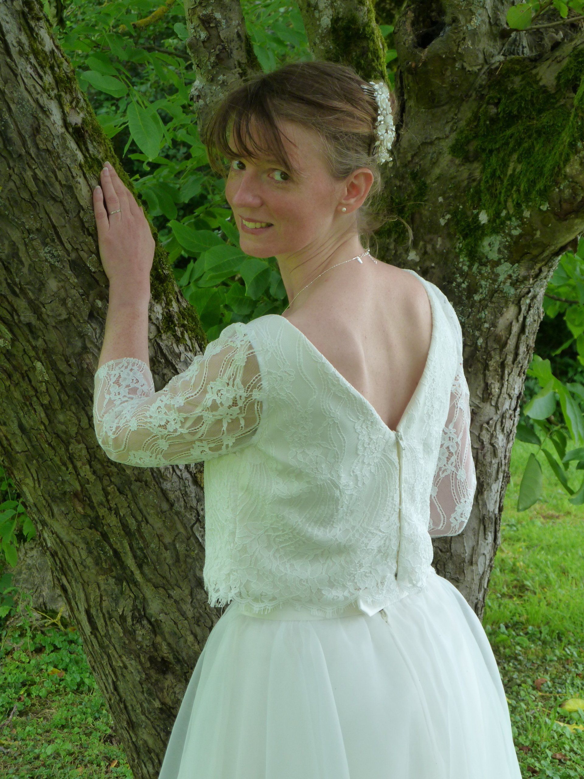 Dos de la robe avec manches dentelle