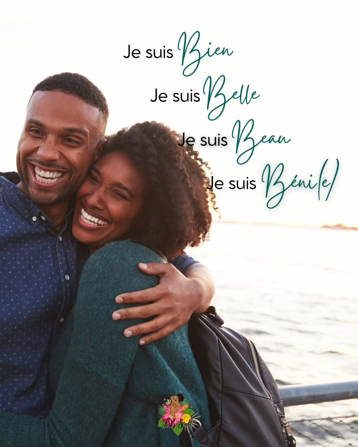 Couple enlacé, souriant, près de l'eau. Texte : Je vais bien, je suis beau, je suis comblé ! 