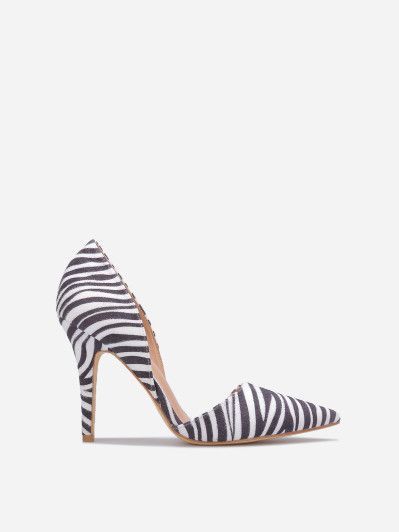 Escarpin à talon haut imprimé zèbre, bout pointu, décolleté échancré. Rayures noires et blanches.