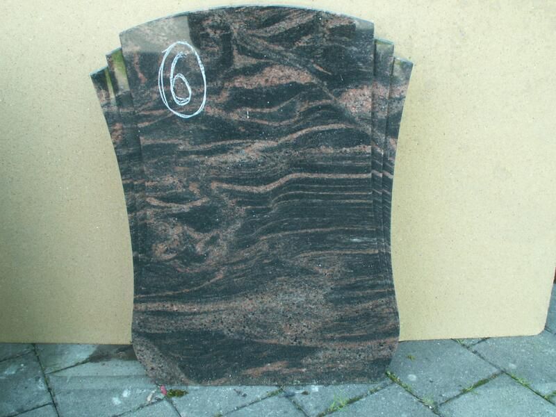 Ein Grabstein mit der Zahl 6 darauf