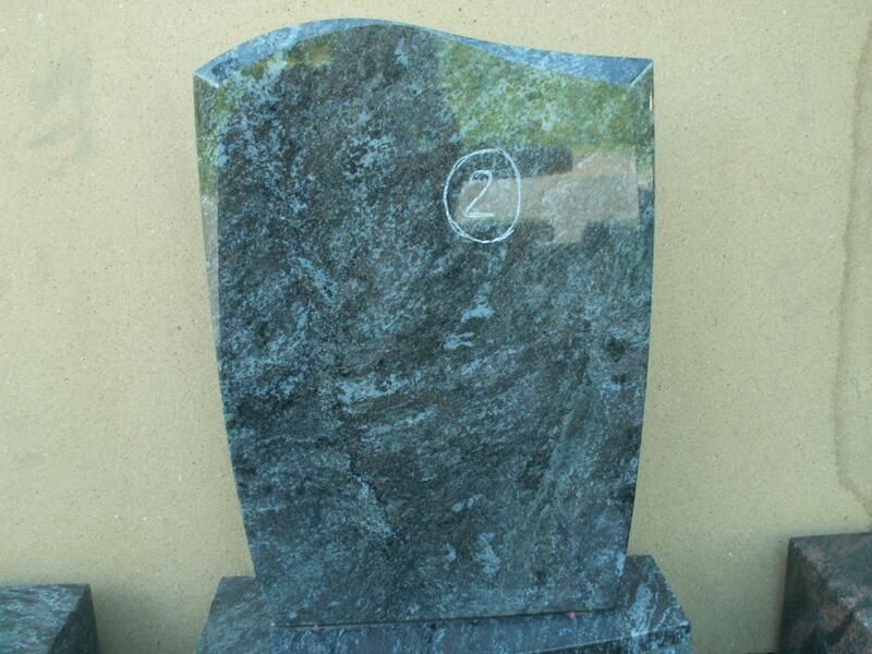 Ein Grabstein mit dem eingravierten Buchstaben Z