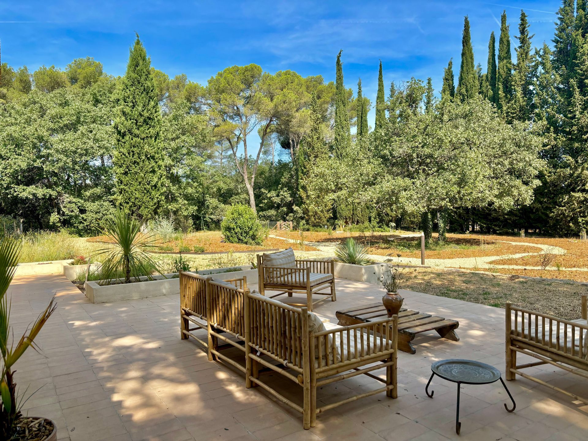 Mobilier de jardin sur terrasse à Aix-en-Provence 