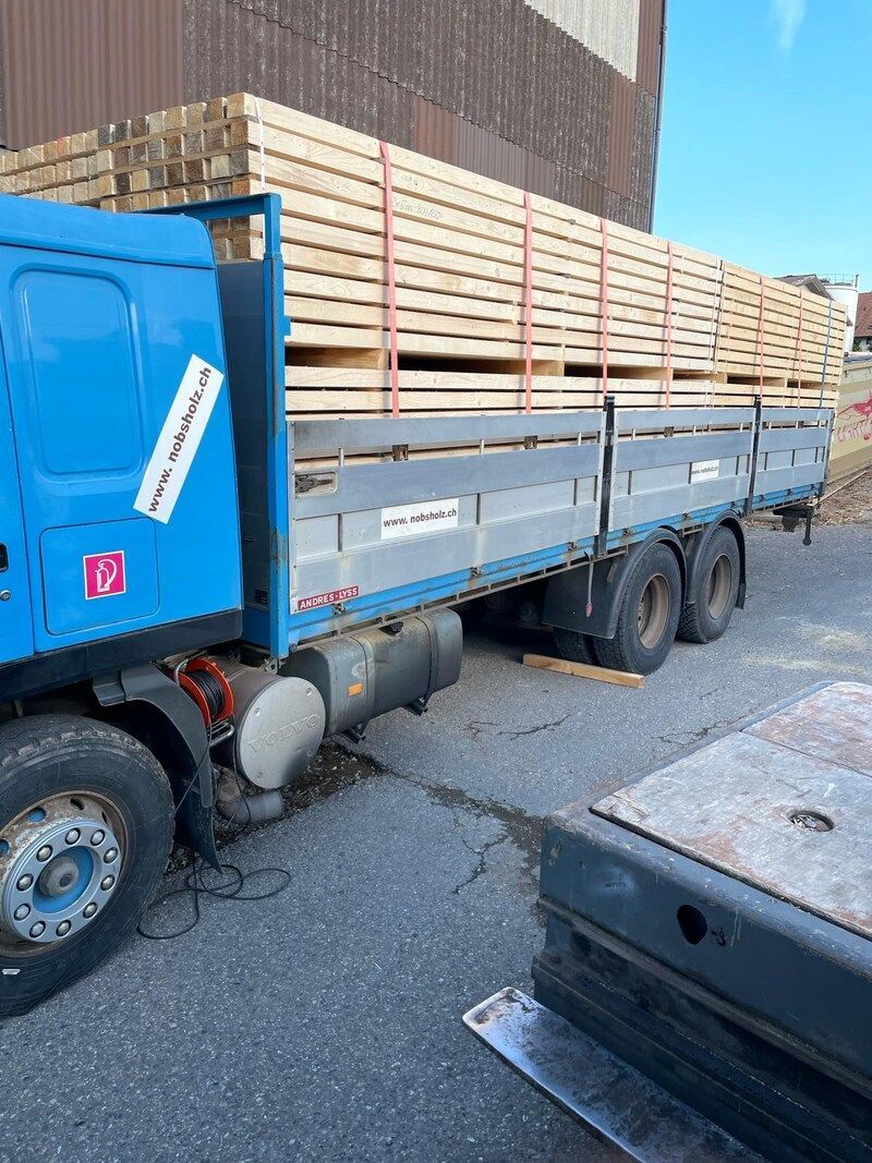 Holzlatten auf Lkw, Foto der Nobs Sägerei AG