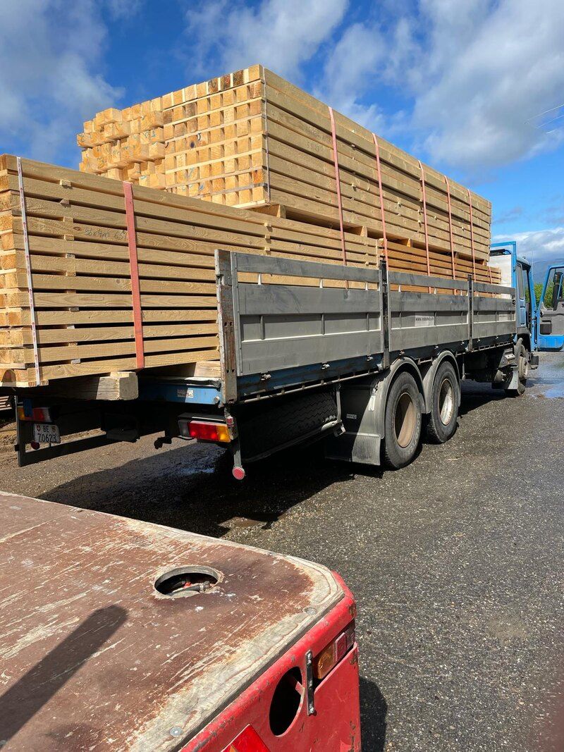 Holzlatten auf Lkw, Foto der Nobs Sägerei AG