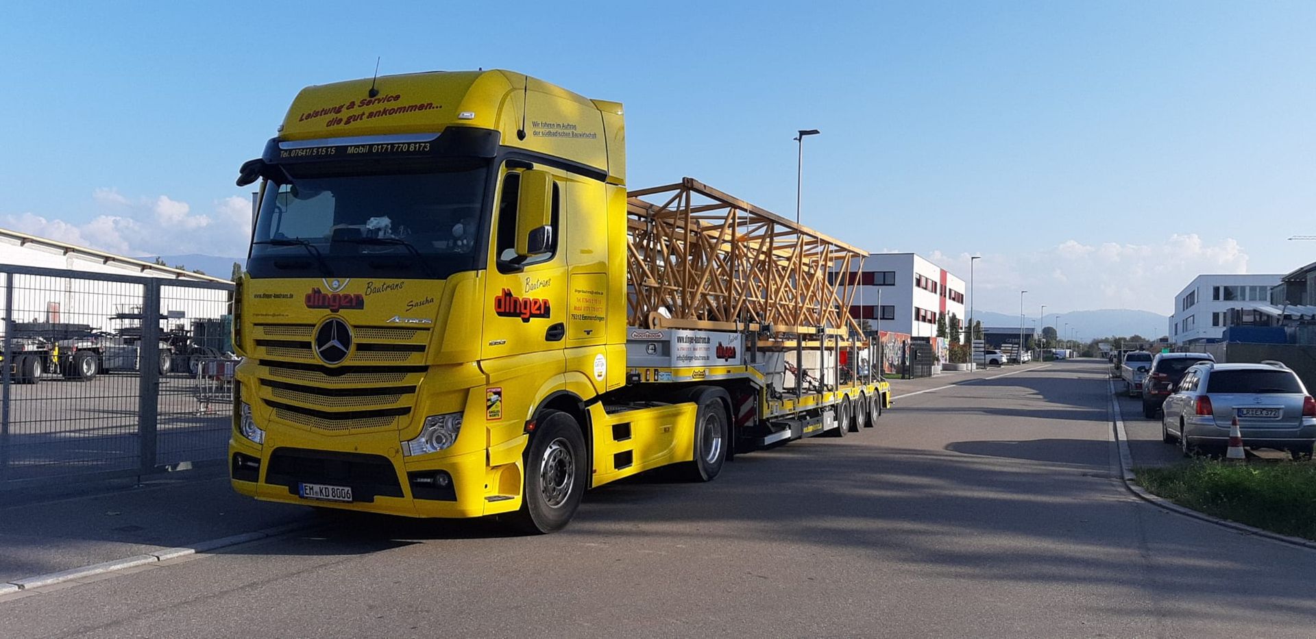 Lkw mit Steiger der Firma