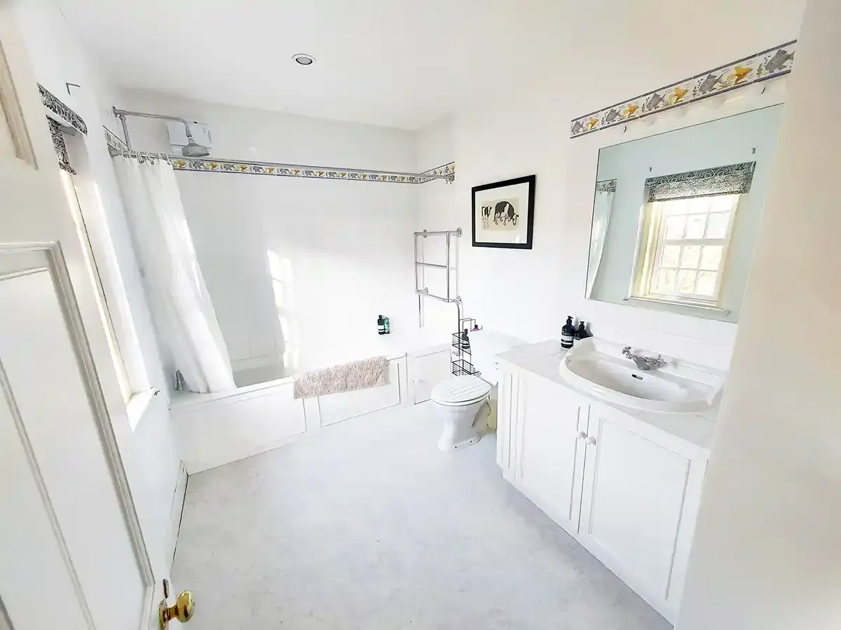 Hawks Nest Bed & Breakfast ensuite bathroom