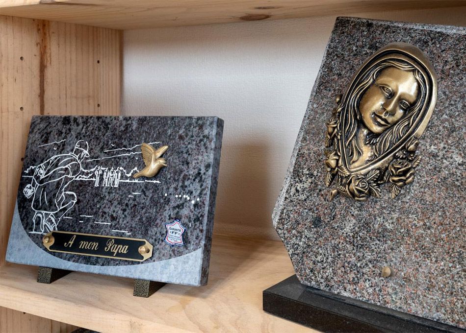 Plaques funéraires 