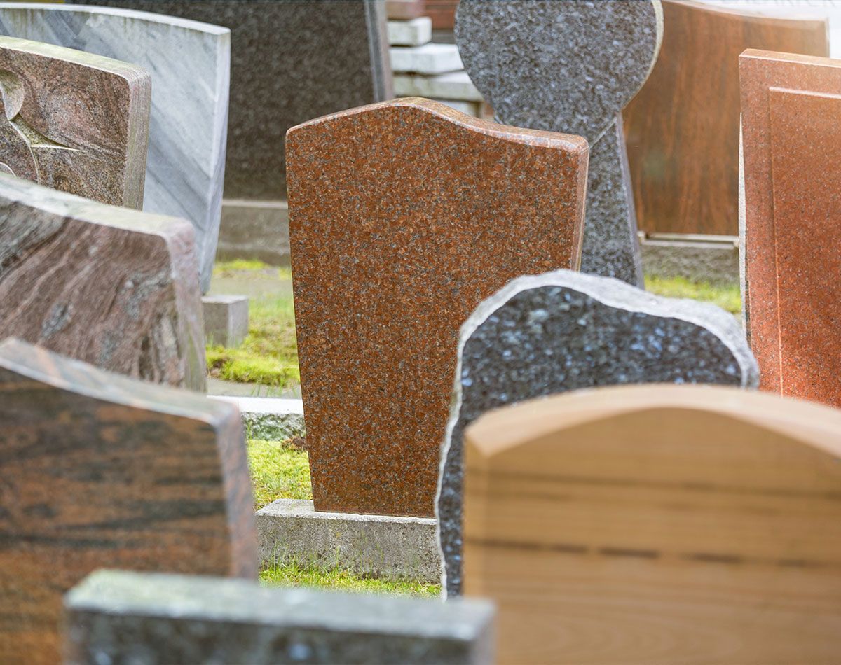 Pierres tombales dans un cimetière 