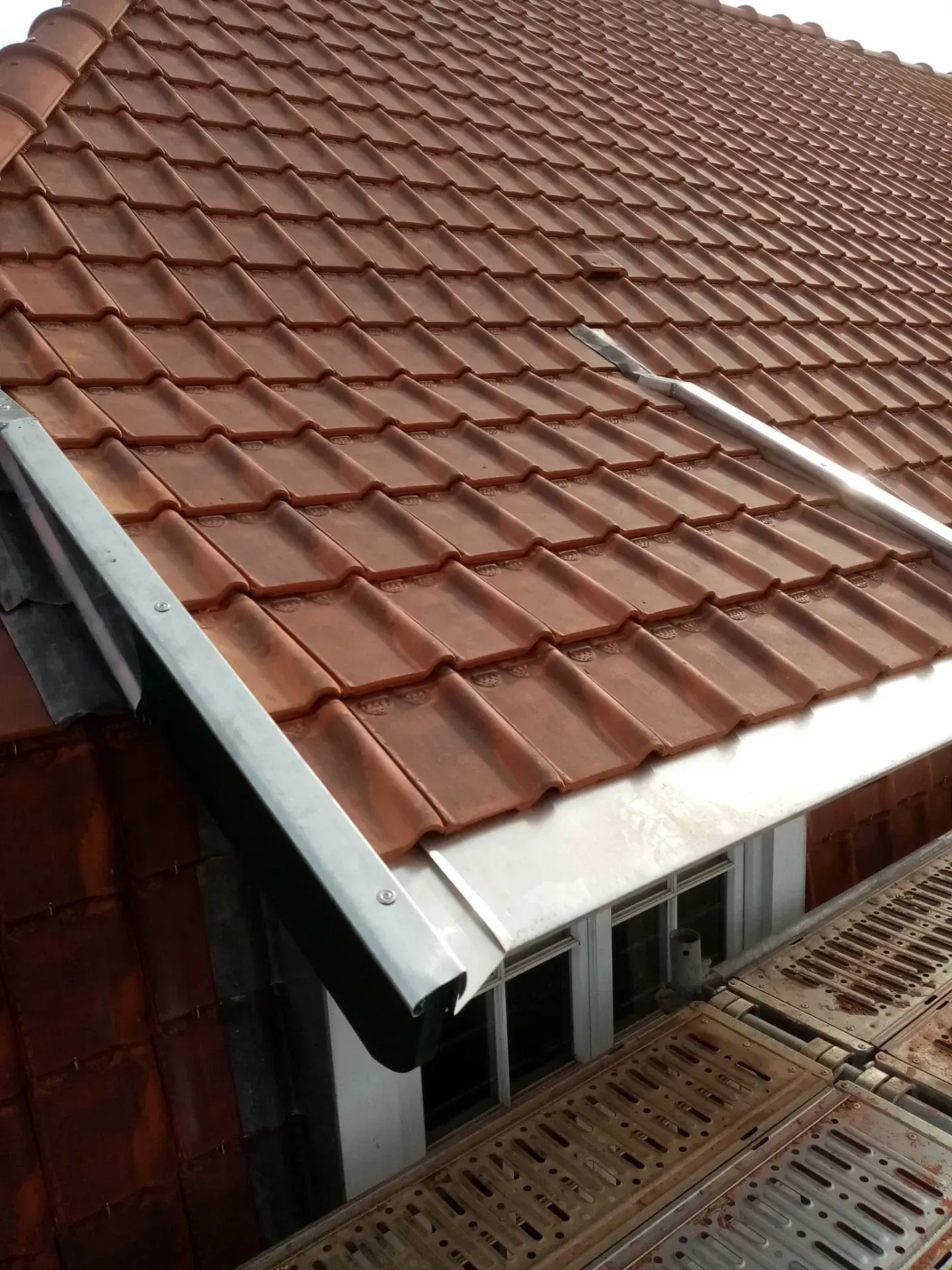 Tuiles avec zinguerie