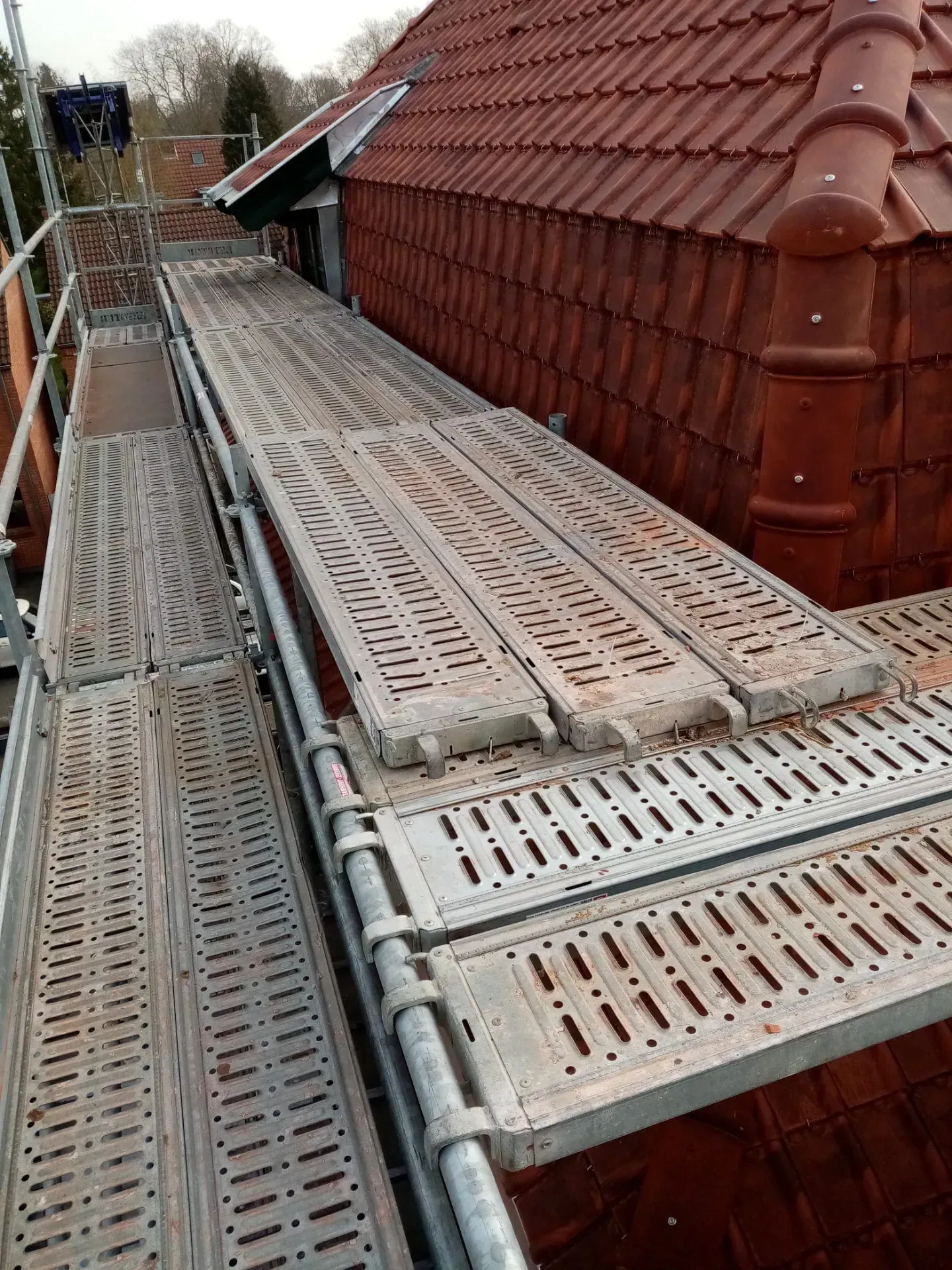 Échafaudage sur toiture