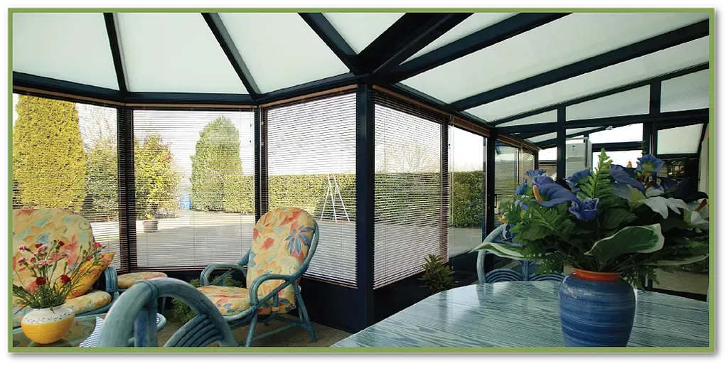 Intérieur de véranda en chapiteau