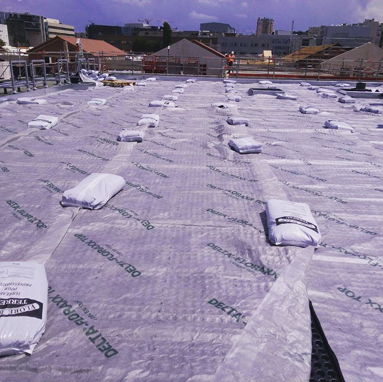 Préparation de support sur toit